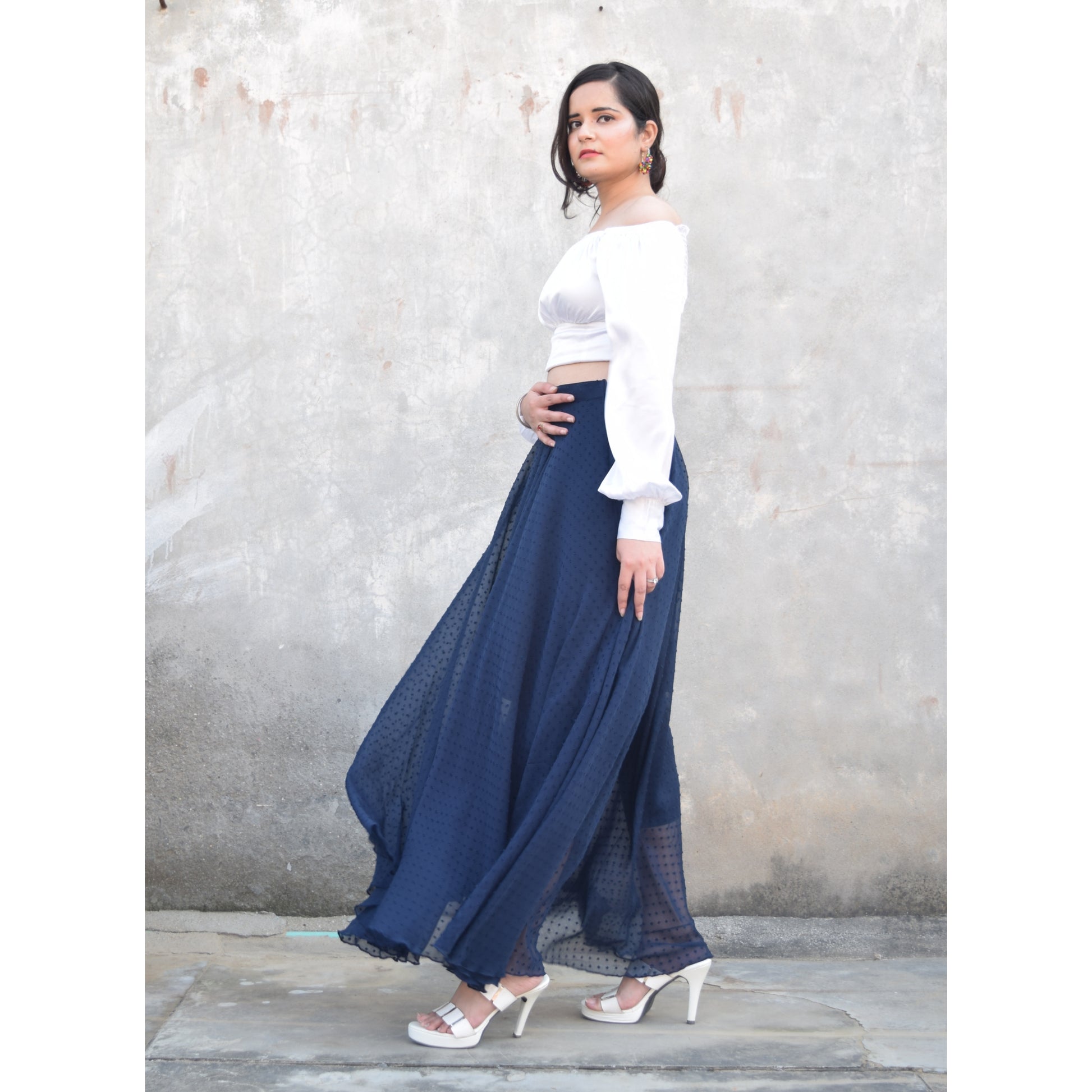 Product Description


Fabric -Chiffon 


Pattern - Solid boota 

Length - Maxi

Product details - 
• Navy blue • Solid boota • Maxi skirt • A-line skirt • Partially Solid navy blue long flared skirt